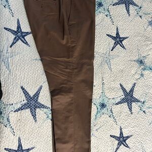 Izod American Men's Brown chino Pants